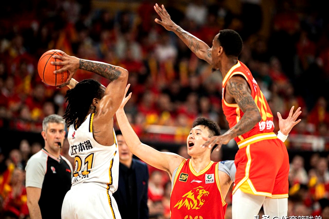 九游旧版本下载链接-赛前浙江队备战欧冠，防线松动细节曝光，球迷炸锅，轮换策略成焦点(观看乒乓球比赛观后感)